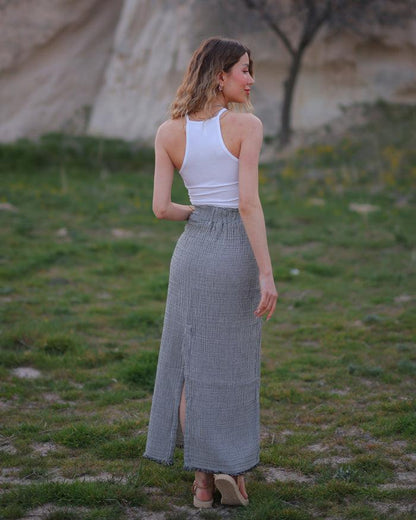 gray pencil skirt